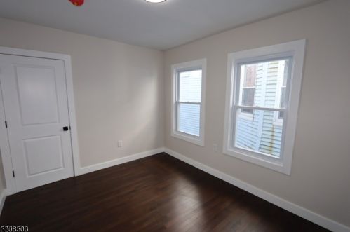 1045 Hunterdon St, Newark NJ  07112-2412 exterior