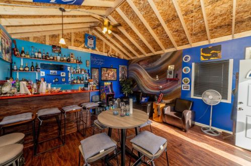 7350 Bennett Ave, Chicago IL 60649-4621 exterior