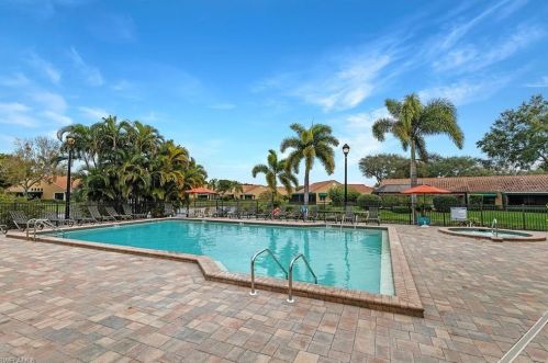 909 Reef Pt Cir, Naples FL 34108-8772 exterior