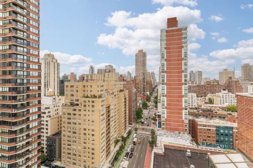 401 74th St, New York NY  10021-3919 exterior