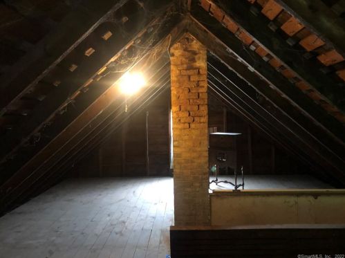 33 Sunrise Ave, New Britain CT  06051-2120 exterior