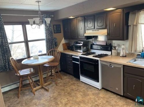 420 24 Ave, Duluth MN 55806-1527 exterior