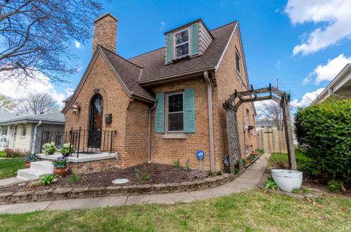 8622 Potomac Ave, Milwaukee, WI 53225-4138