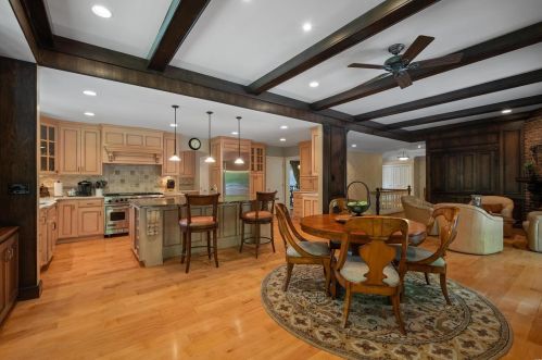 13592 Royal Glen Dr, Saint Louis MO 63131-1029 exterior