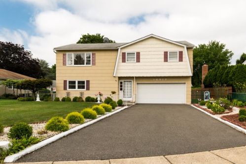 3 Mcbratney Ct, Edison, NJ 08820-2402