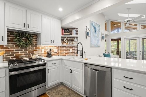 2122 Belvedere Dr, Atlanta GA  30318-1704 exterior