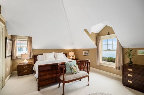 58 Eastern Pt Blvd, Gloucester MA 01930-4405 exterior