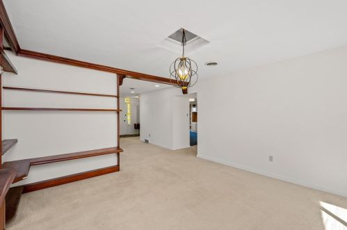 1243 Pinewood Dr, Pittsburgh PA  15243-1811 exterior