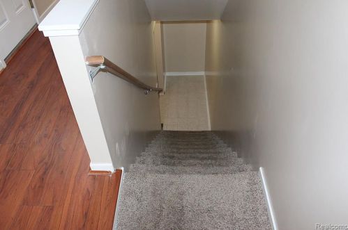 627 Ashley Cir, Rochester MI 48307-4593 exterior