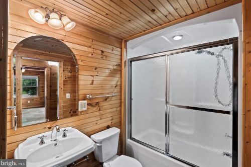 3432 Memorial St, Alexandria VA 22306-1548 exterior