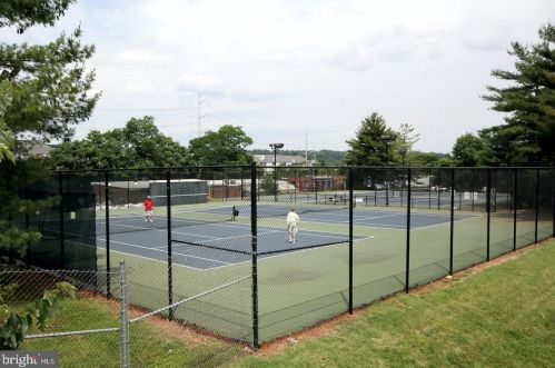 1418 Martha Custis Dr, Alexandria VA 22302-2028 exterior