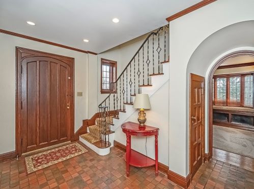 1100 Shady Ave, Pittsburgh PA  15232-2810 exterior