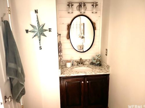 195 Shelly Louise Dr, Sandy UT 84070-4212 exterior