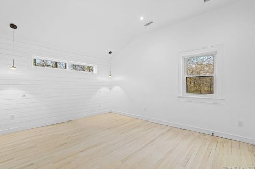 37 Walnut Hill Rd, Ridgefield CT  06877-2906 exterior