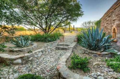 11330 Tanque Verde Rd, Tucson AZ  85749-8525 exterior