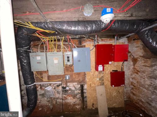 53 Plum St, Lancaster PA 17602-2324 exterior