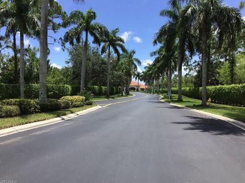 7548 Berkshire Pne Dr, Naples FL 34104-9441 exterior