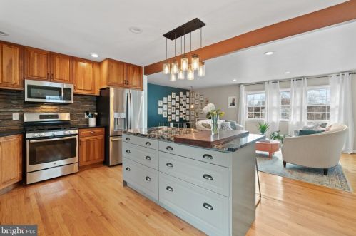 5608 Helmsdale Ln, Alexandria VA 22315-4137 exterior