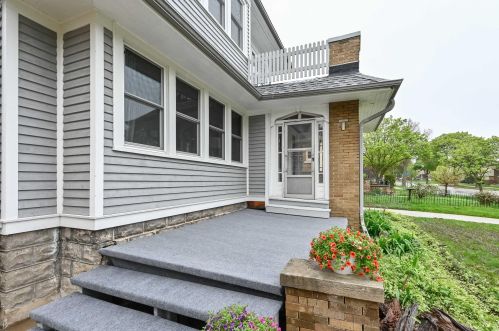 2159 60th St, Milwaukee, WI 53208-1043