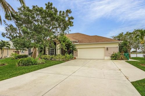 18054 Royal Hammock Blvd, Naples FL 34114-8943 exterior