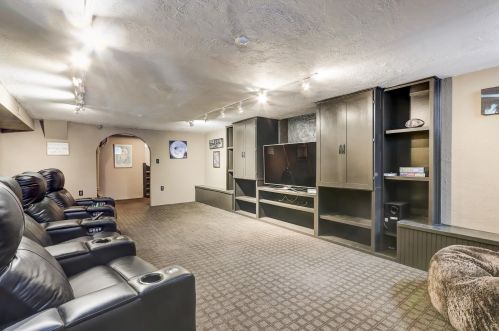 5525 Berkeley Blvd, Milwaukee WI 53217-5139 exterior