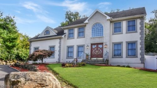 5 Mcguire Dr, Town Center, NJ 07052-1719