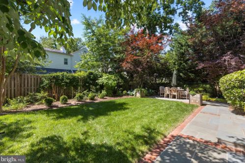 5206 Abingdon Rd, Bethesda MD 20816-1835 exterior