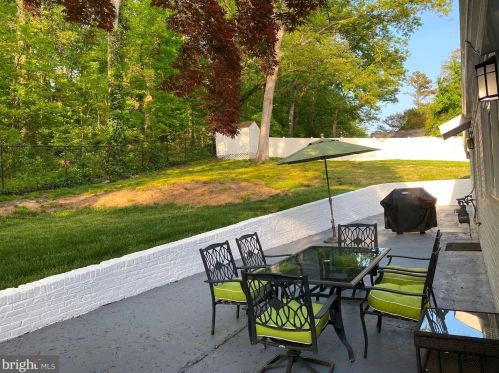 1228 Morningside Ln, Alexandria VA 22308-1042 exterior