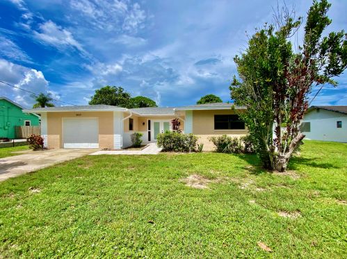5603 Sunset Blvd, Fort Pierce, FL 34982-3882