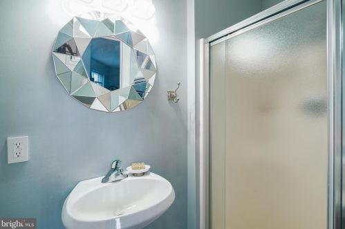 977 Lawrence St, Philadelphia PA 19120-4127 exterior