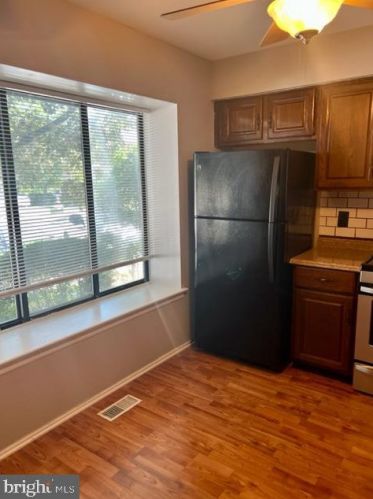 17 Crawford Ct, Trenton NJ  08690-3619 exterior