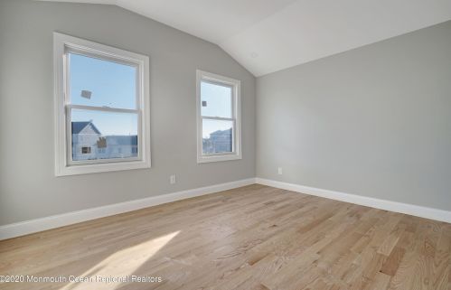 220 Bay Dr, Berkeley Township NJ 08721-3119 exterior