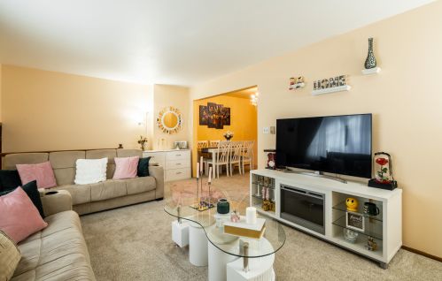 5135 Camelot Ln, Milwaukee WI 53221-3121 exterior