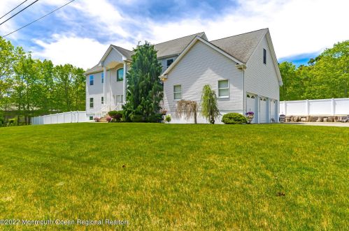 660 Berkeley Ave, Berkeley Township NJ 08721-3703 exterior