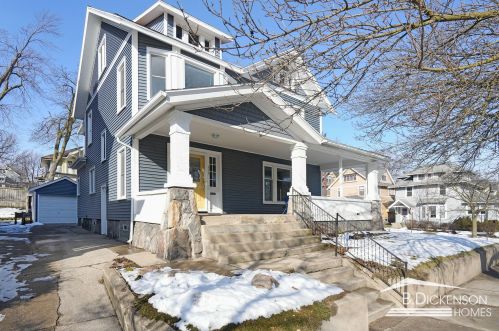 133 Carlton Ave, Grand Rapids, MI 49506-1652