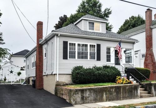 23 Connell St, Quincy, MA 02169-1429