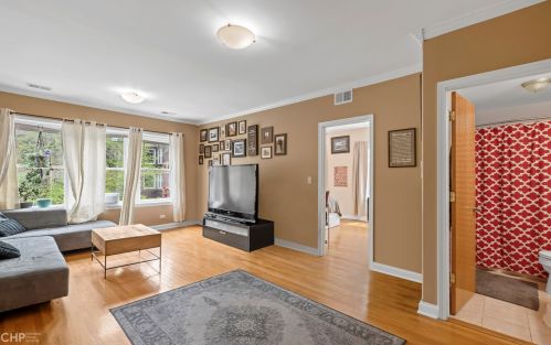 6436 Greenview Ave, Chicago, IL 60626-5014