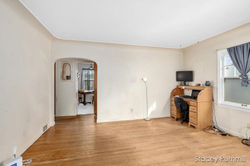 1137 Hovey St, Grand Rapids MI 49504-6124 exterior