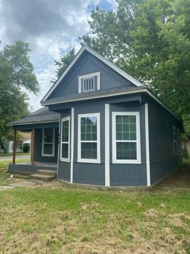 900 Morgan St, Denison TX  75020-4306 exterior