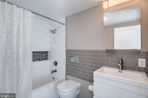 17 44th St, Philadelphia PA  19104-2941 exterior