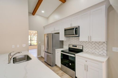 5012 Barrowe Dr, Tampa FL 33624-2593 exterior