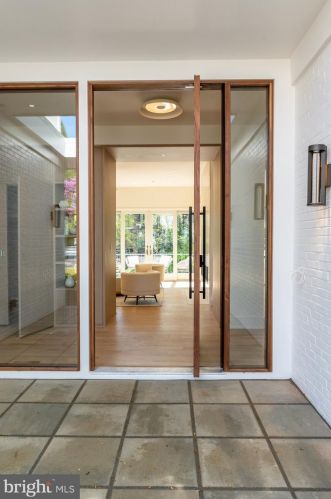 2838 Chesterfield Pl, Washington DC  20008-1015 exterior