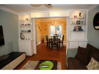 6 Queen Anne Pl, Atlanta, GA 30318-1438