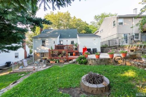 40 Jefferson Ave, Hasbrouck Heights NJ 07604-1209 exterior