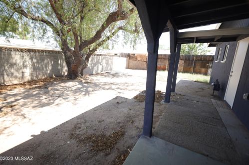 5751 28 St, Tucson AZ 85711-5925 exterior