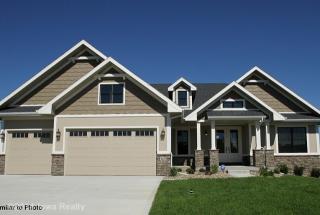 12452 Lincoln Ave, Des Moines, IA 50325-8138