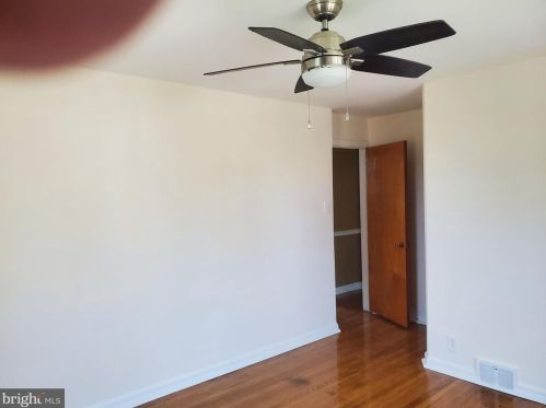 400 Gilham St, Philadelphia PA 19111-5206 exterior