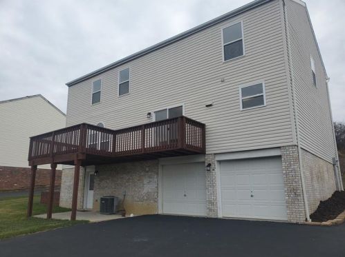 134 Nottingham Dr, Pittsburgh PA 15235-5120 exterior