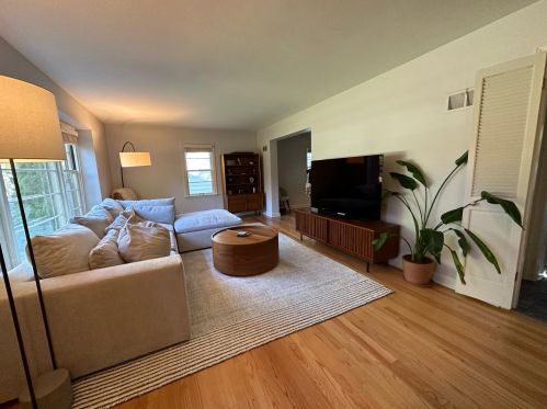 5928 Bay Ridge Ave, Milwaukee WI  53217-4603 exterior