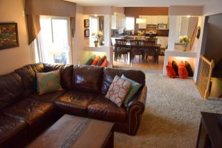 668 Woodridge Dr, Chaska MN  55318-1289 exterior